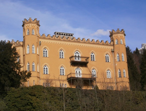Schloss-bei-Salzburg-300